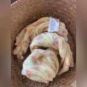 Vintage BUTTER YELLOW H&M "Cottagecore" Floral Crinkle Scarf